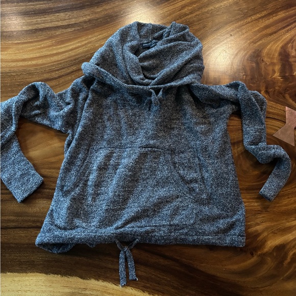 Barefoot Dreams Pebble Beach Hooded Pullover - Picture 2 of 5
